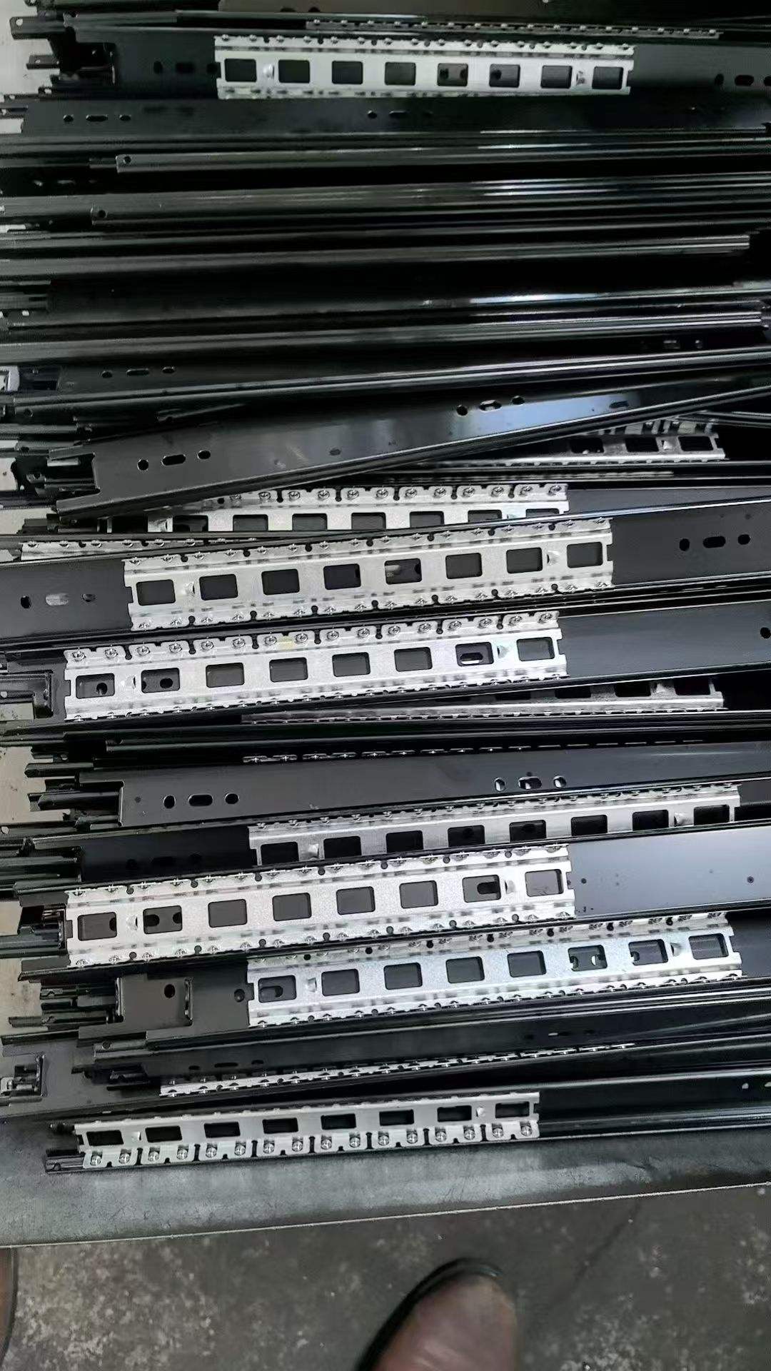 KV Pivot Dound Diapositiva Aplicación de hardware Recuadro Autodelamiento de 16 1/8 'Diapositiva (kit) Negro