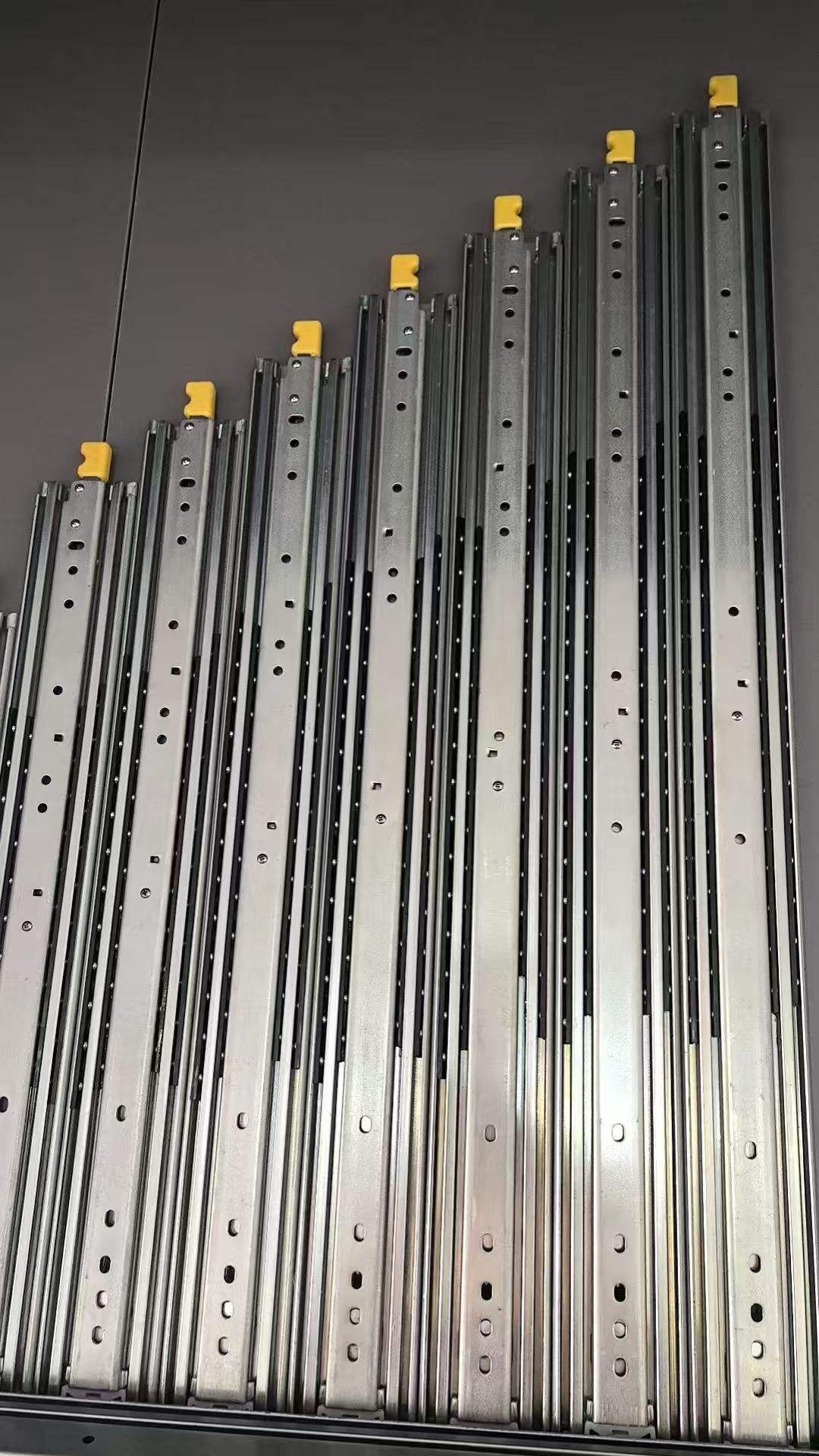 76 mm personalizado 3 secciones Tres secciones Rodamiento de bolas Gabinete de cocina Cajón telescópico Diapositiva con ganchos