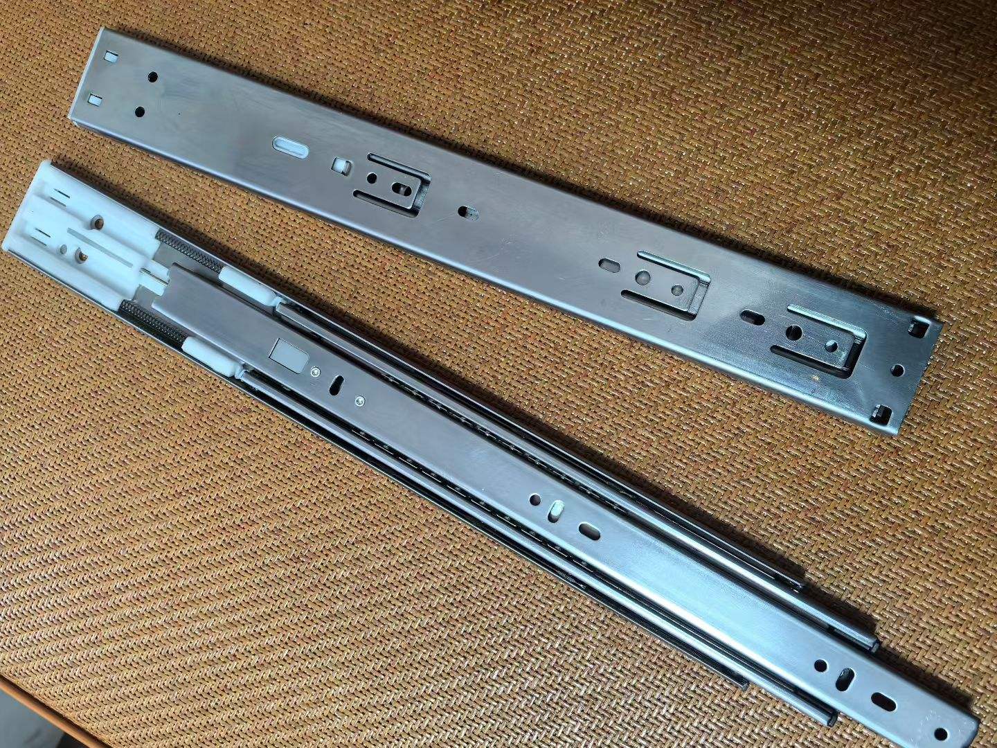 51 mm Jieyang Factory Daminga competitiva 3 veces Presión abierta de extensión completa Cajón de rodamiento de rodamiento Diapositiva